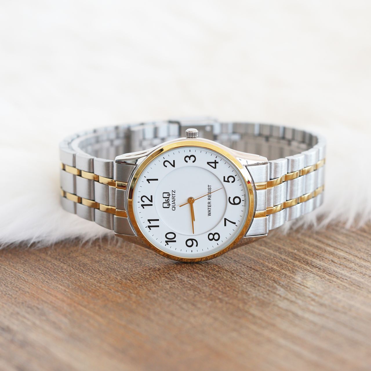 Q&Q Armbanduhr VN16J404Y