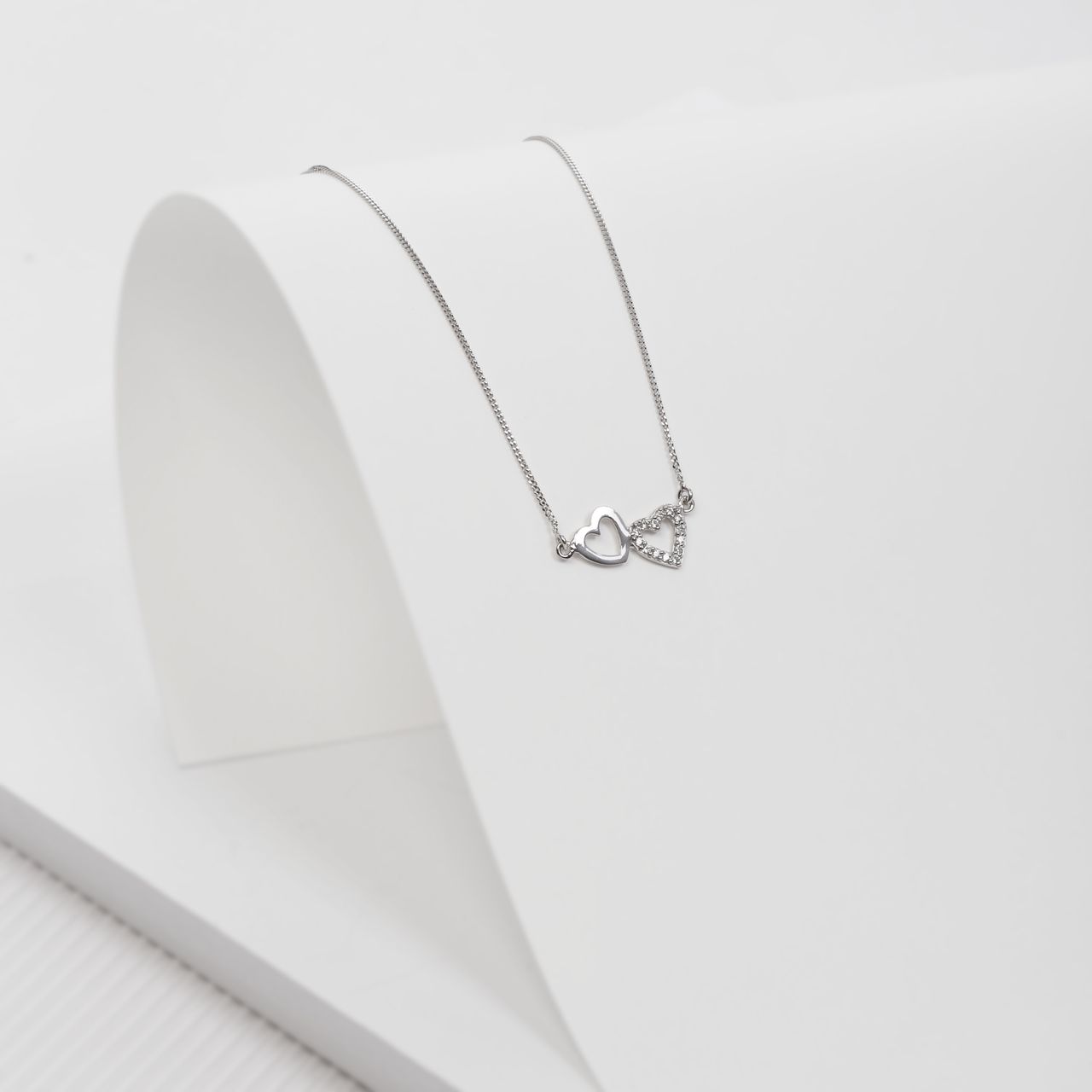 Zilveren hartjes ketting met zirkonia voor dames