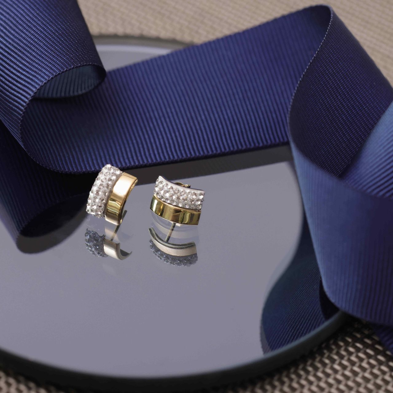 14 karaat geelgouden oorknoppen met kristal voor dames