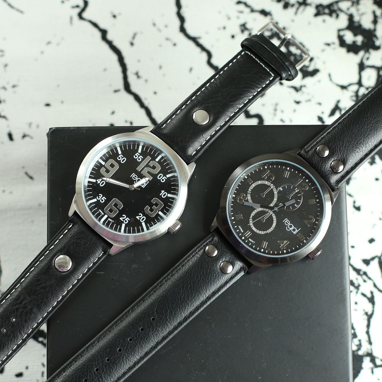 Regal horloge met een zwarte pu leren band