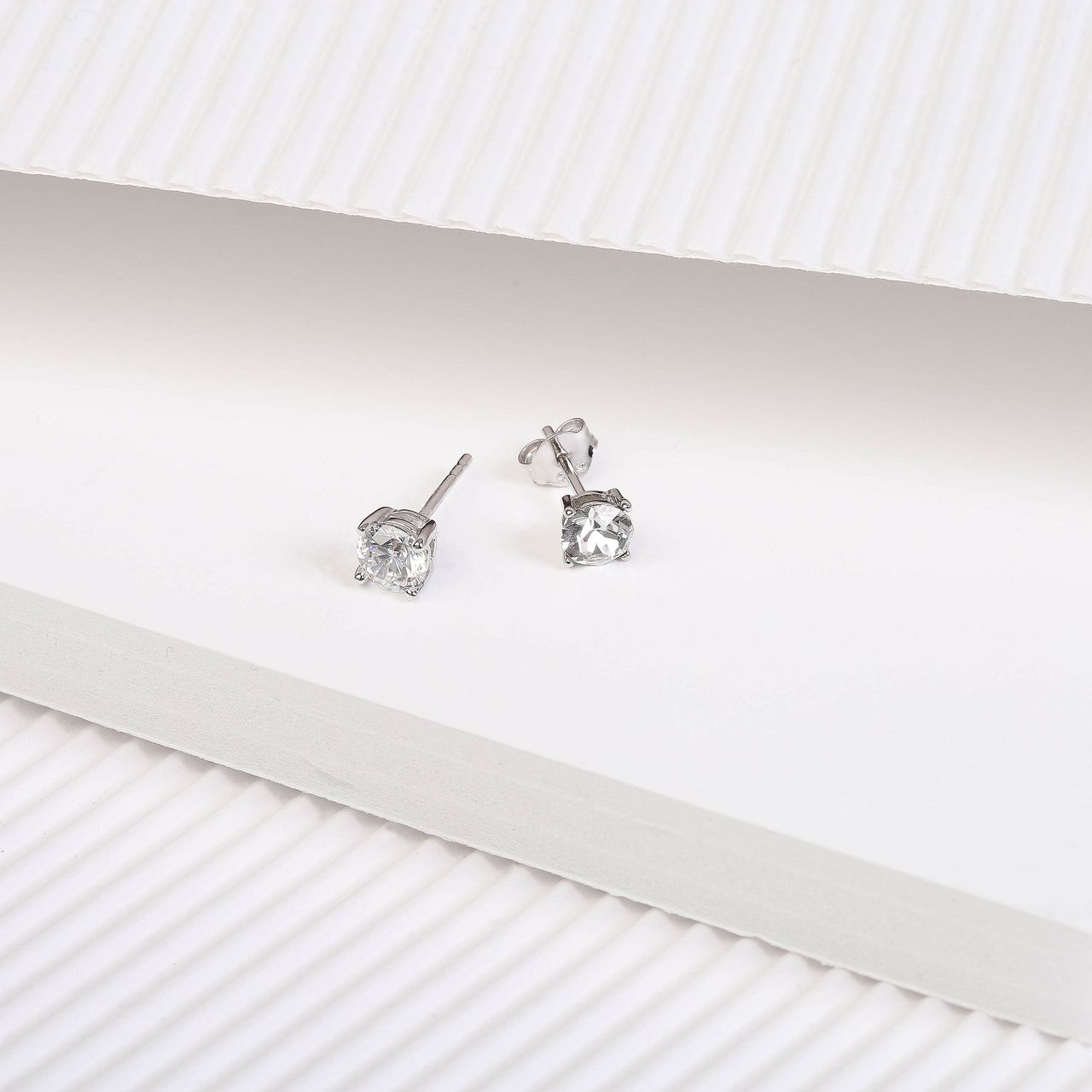 Silberne Ohrstecker mit Swarovski-Zirkonia für Damen
