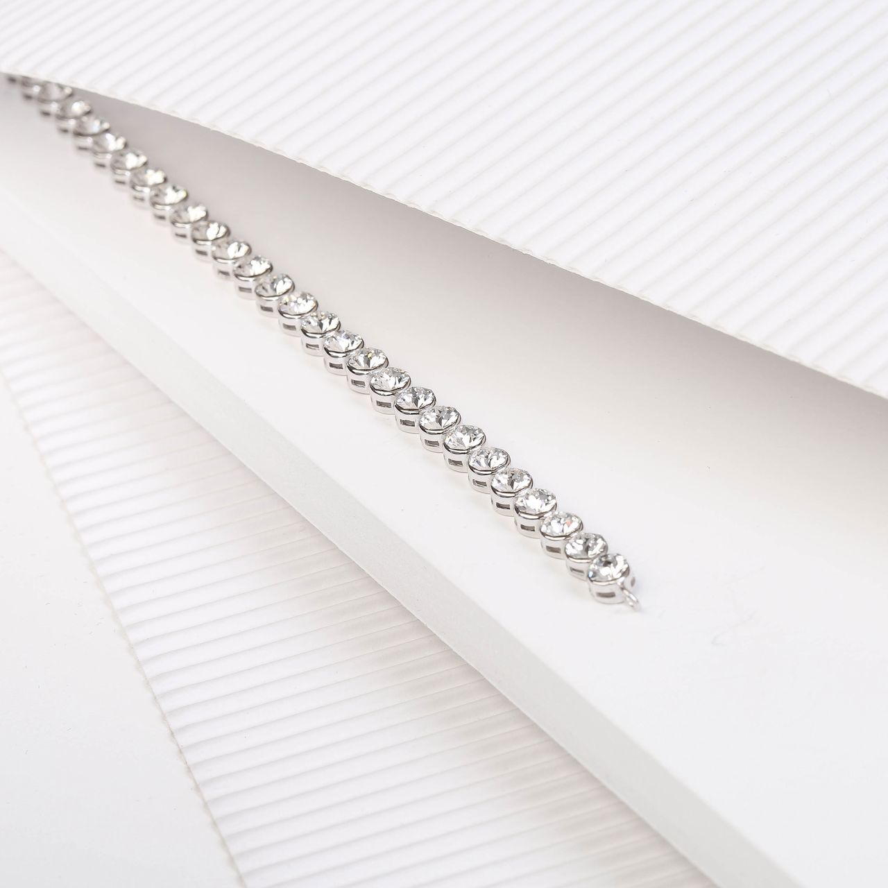 Silbernes Tennisarmband mit Swarovski-Kristallen für Damen