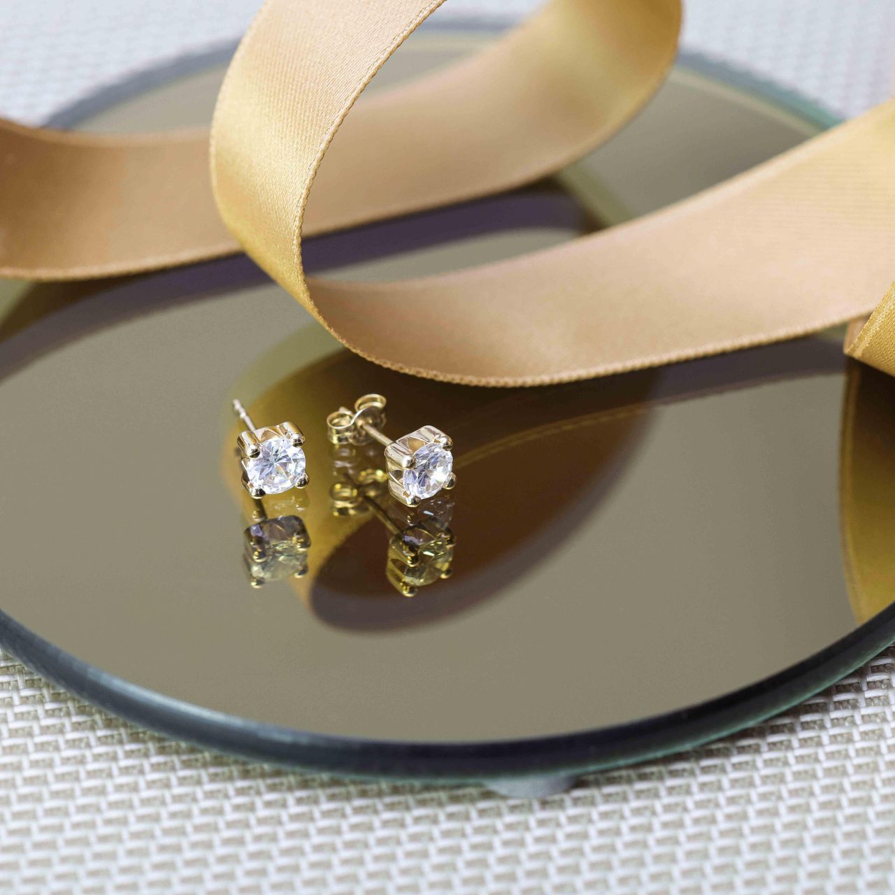 14 karaat geelgouden oorknoppen met zirkonia 5mm voor dames