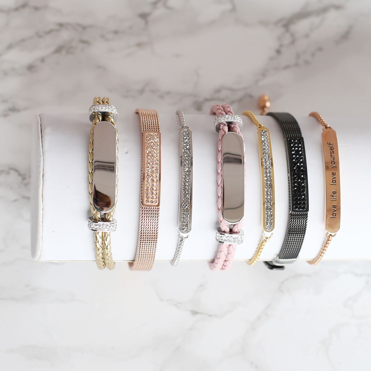 Gerecycleerd stainless steel plaatarmband leer licht roze met kristal