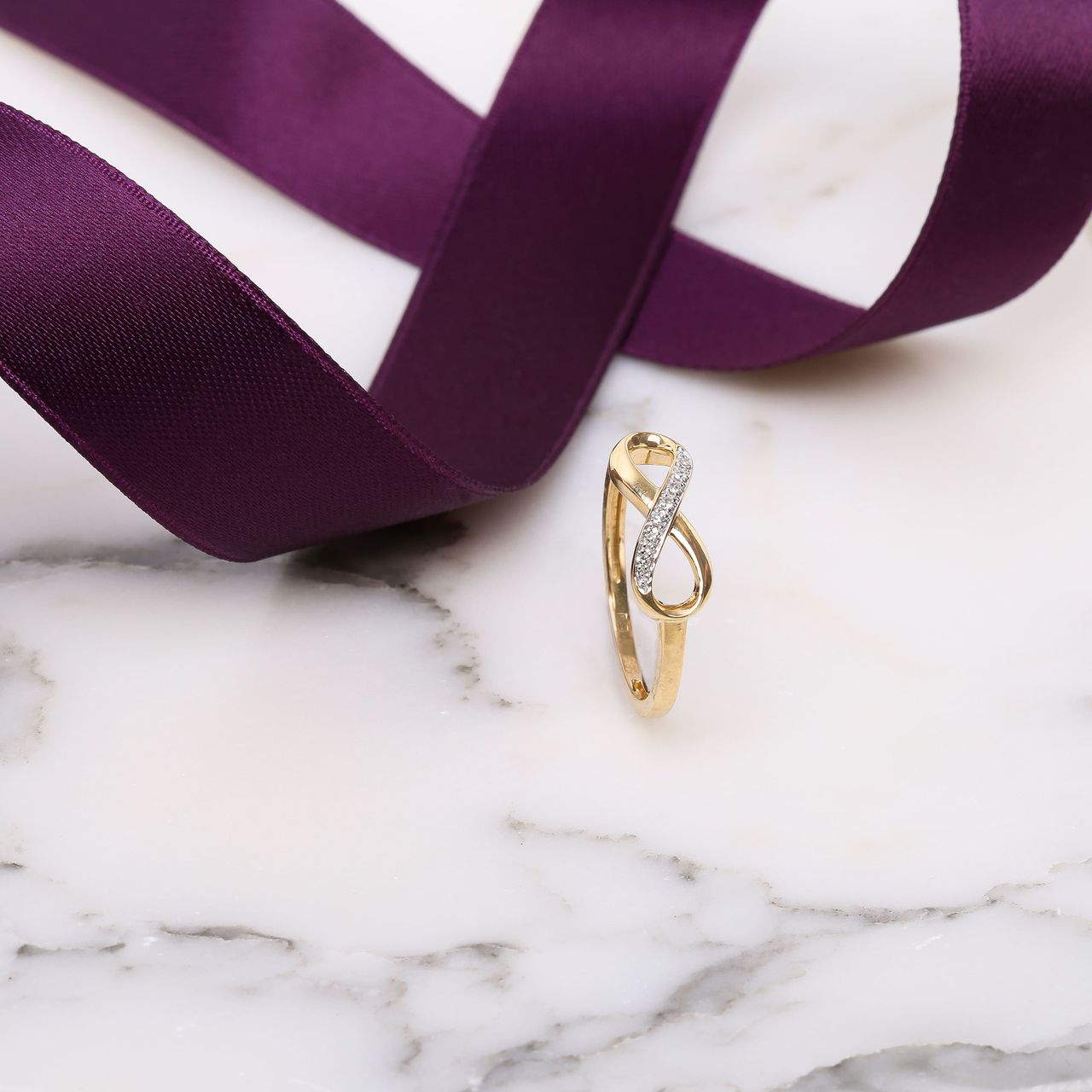14K geelgouden ring infinity 7 diamanten 0,02ct