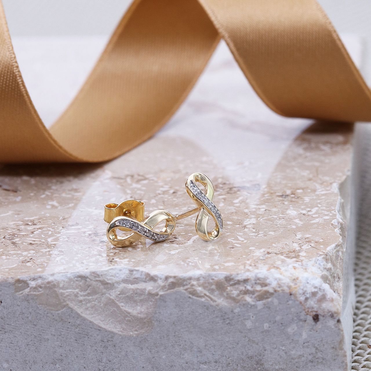 Ohrringe, 585 Gelbgold, Infinity mit 8 Diamanten