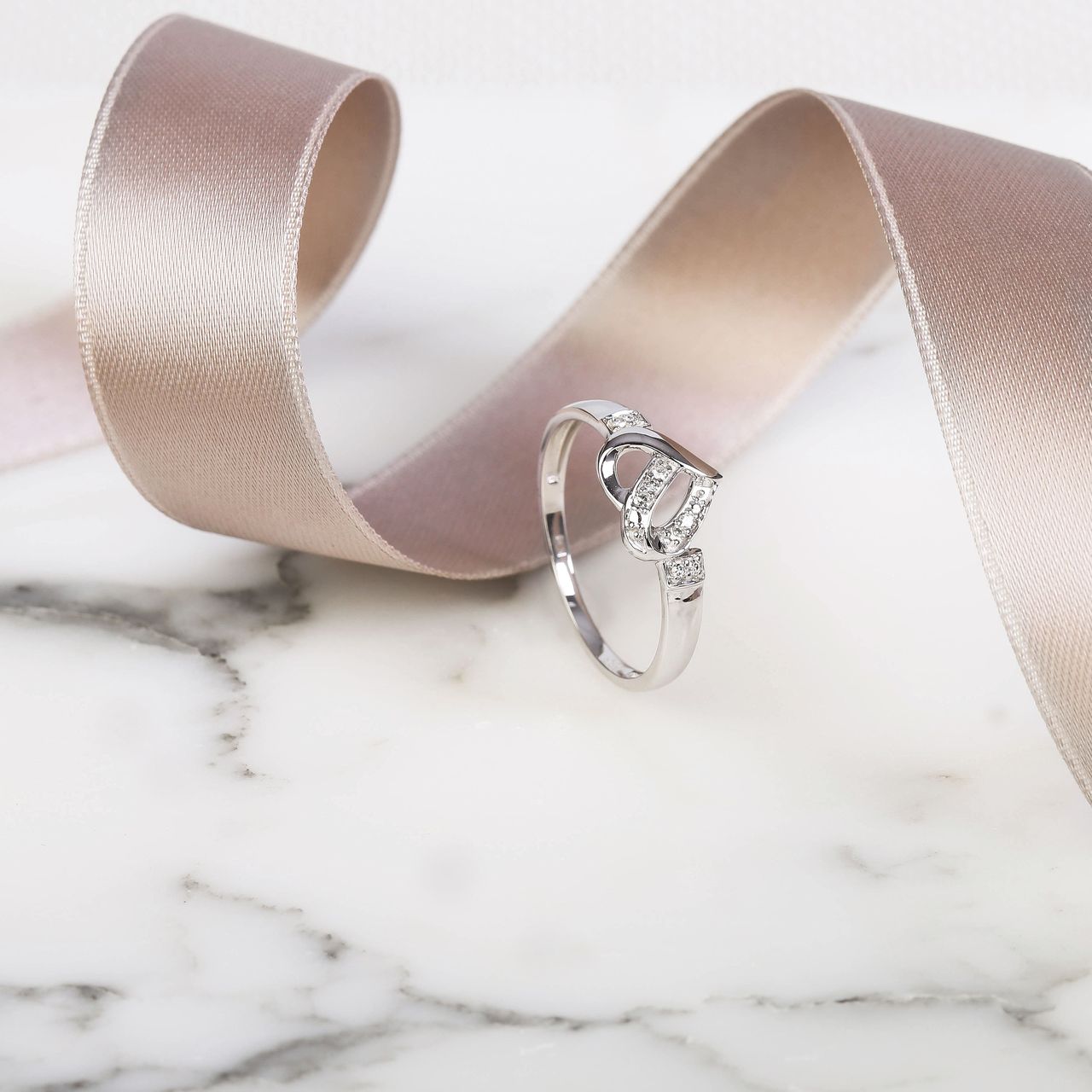 14 karaat Witgouden ring hart 9 diamanten 0,05ct
