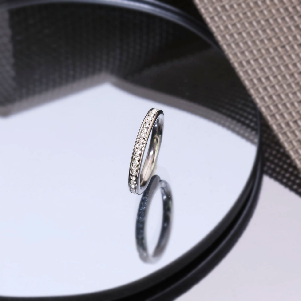 Gerecycleerd stainless steel ring met kristal