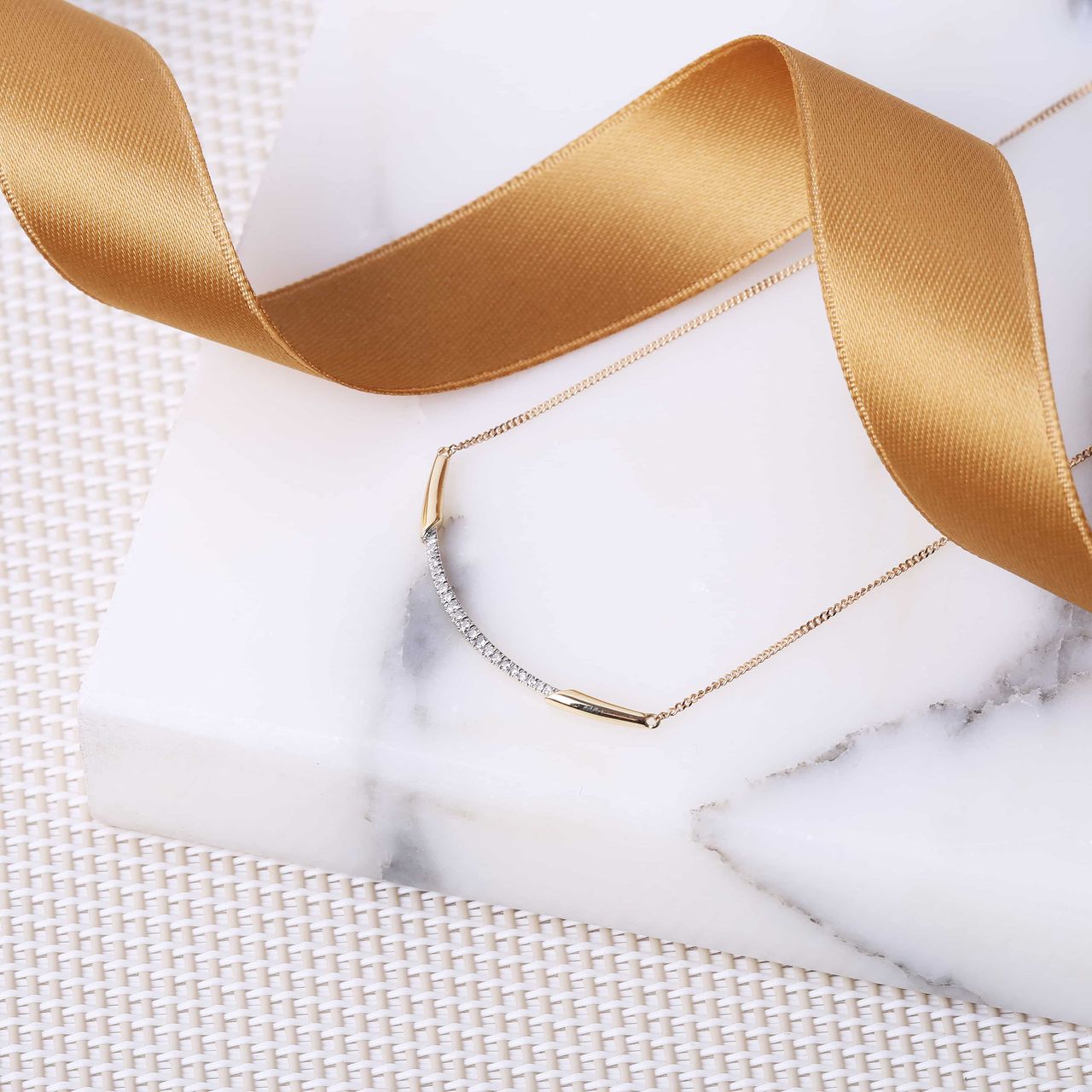 14 Karaat geelgouden ketting met diamant 0,05ct