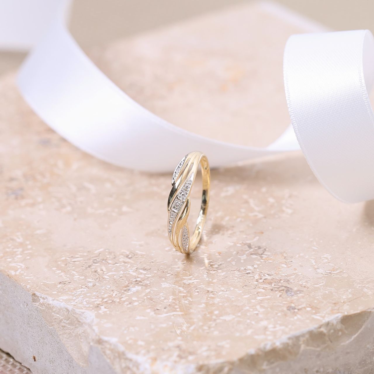 Ring, 585 Gelbgold, mit Diamant 0,01 ct