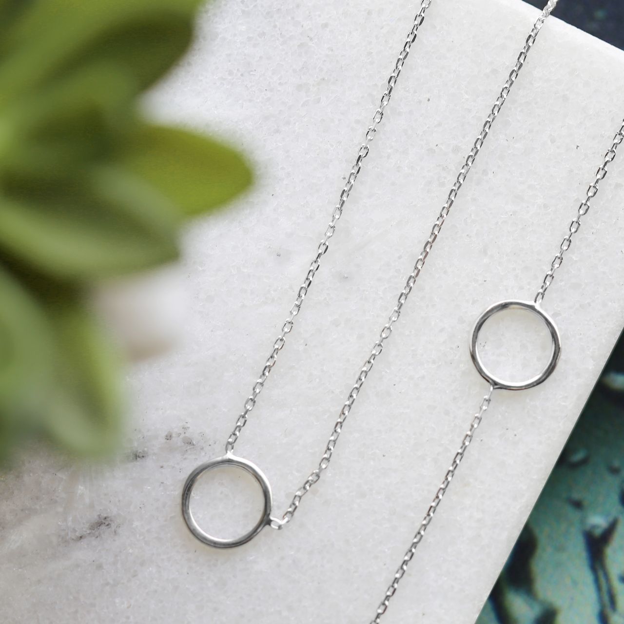 Zilveren ketting rhodiumplated open cirkel