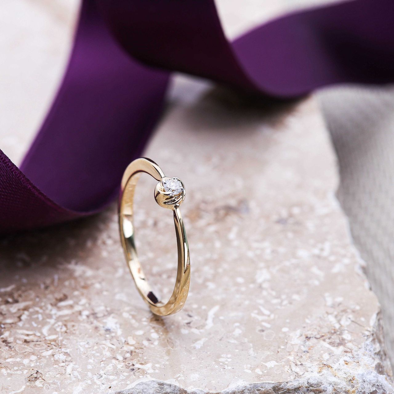 14 Karaat geelgouden ring met diamant 0,05ct