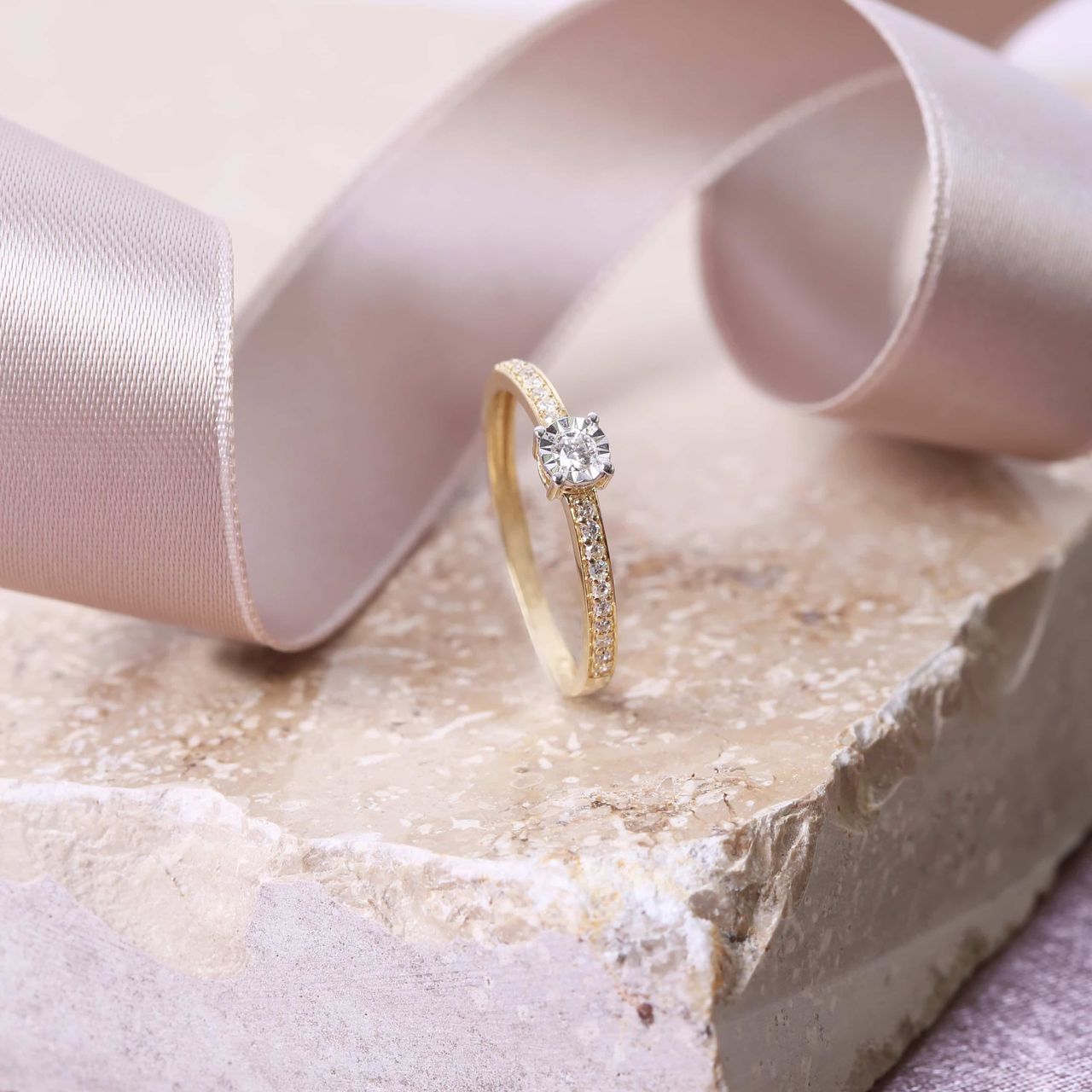 Ring, 585 Gelbgold, mit Diamant 0,16 kt