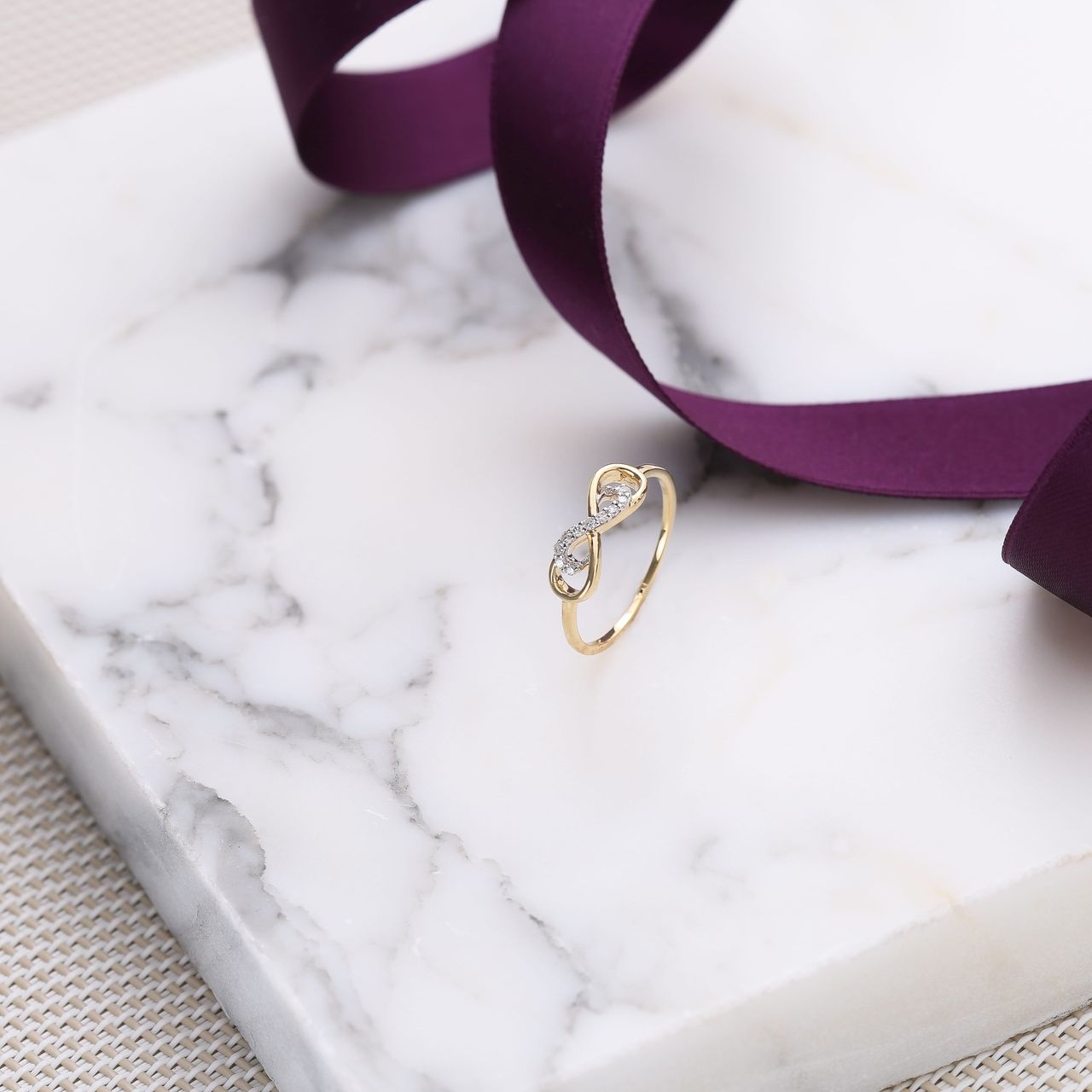 14K geelgouden ring infinity 11 diamanten 0,06ct