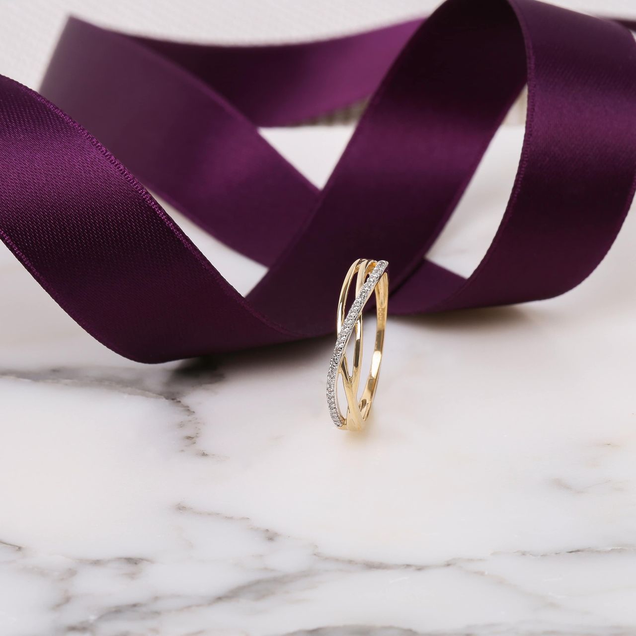 585 Gelbgold-Ring mit Diamant