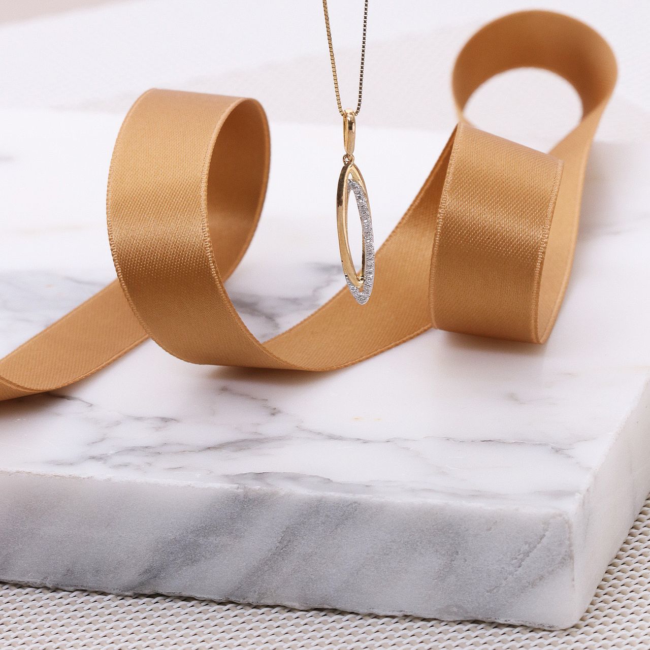 14 Karaat geelgouden ketting met diamant 0,07ct