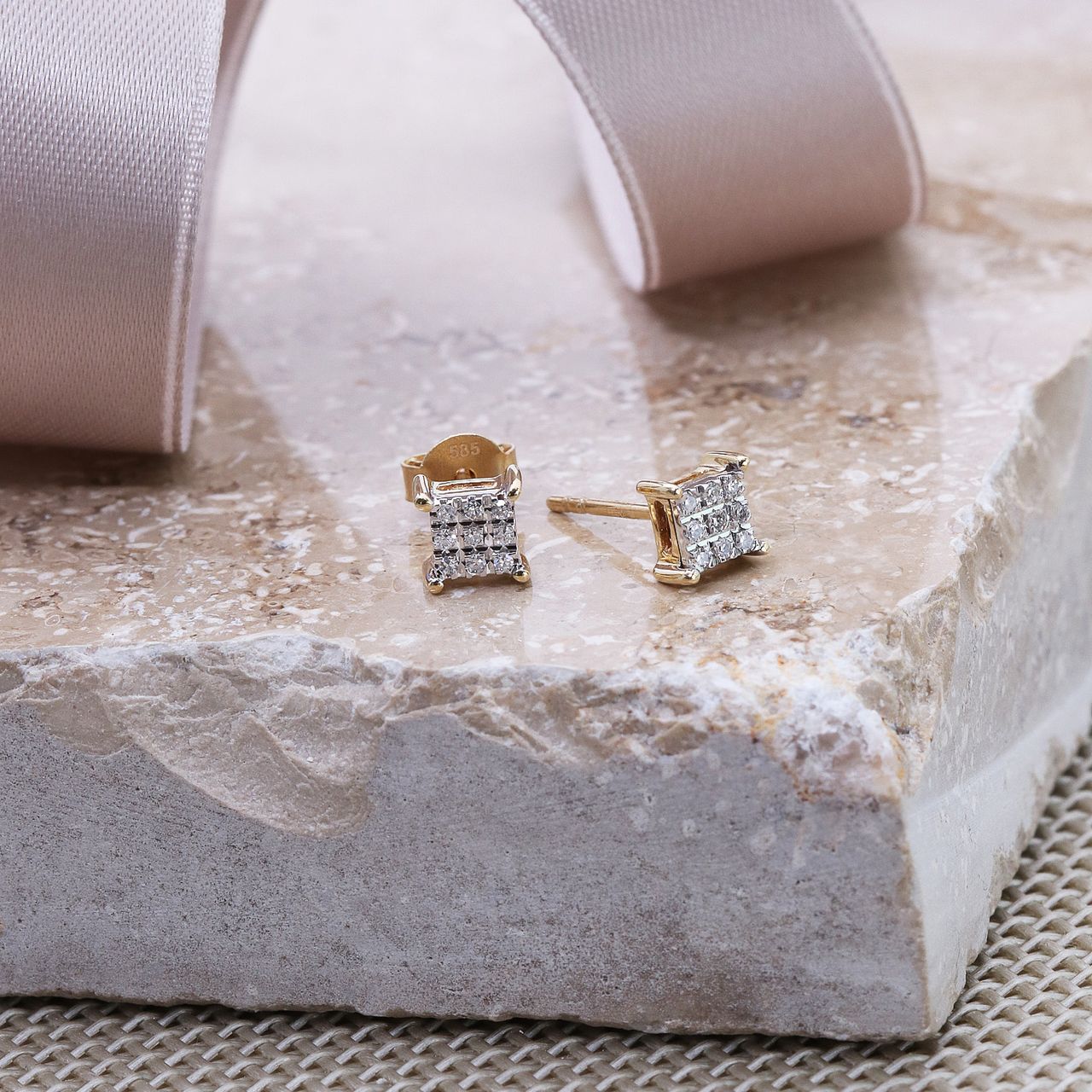Ohrringe, 585 Gelbgold, Raute, mit Diamant 0,08 kt