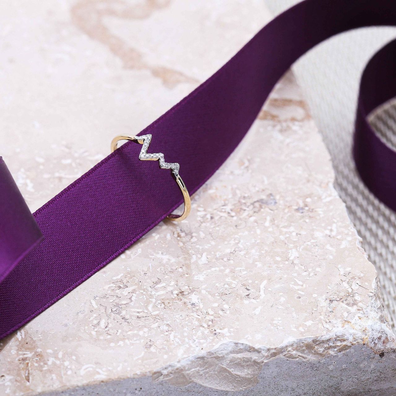 14K geelgouden ring hartslag 18 diamanten 0,04ct