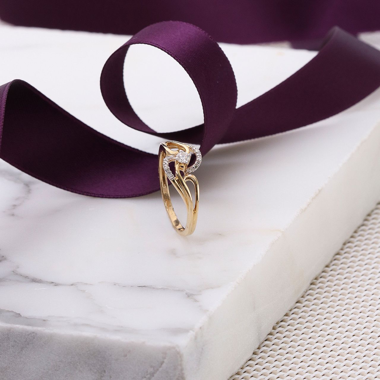 14 Karaat geelgouden ring met 15 diamanten 0,00ct