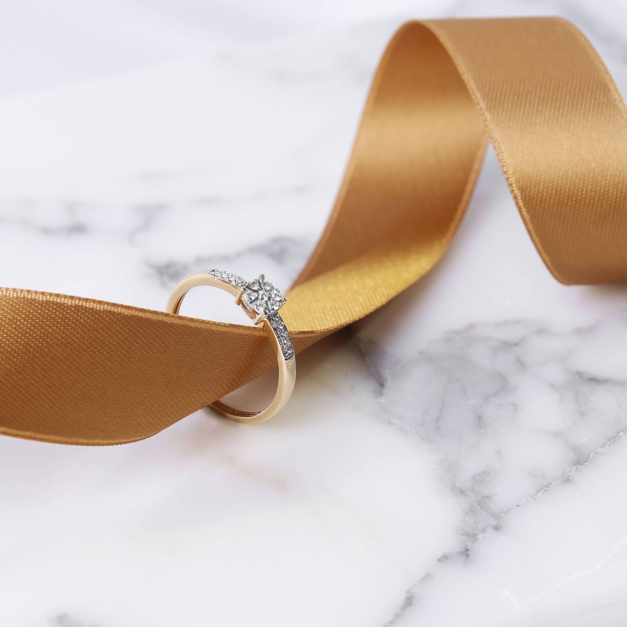 Entourage-Ring, 585 Gelbgold, Diamant 0,09 kt