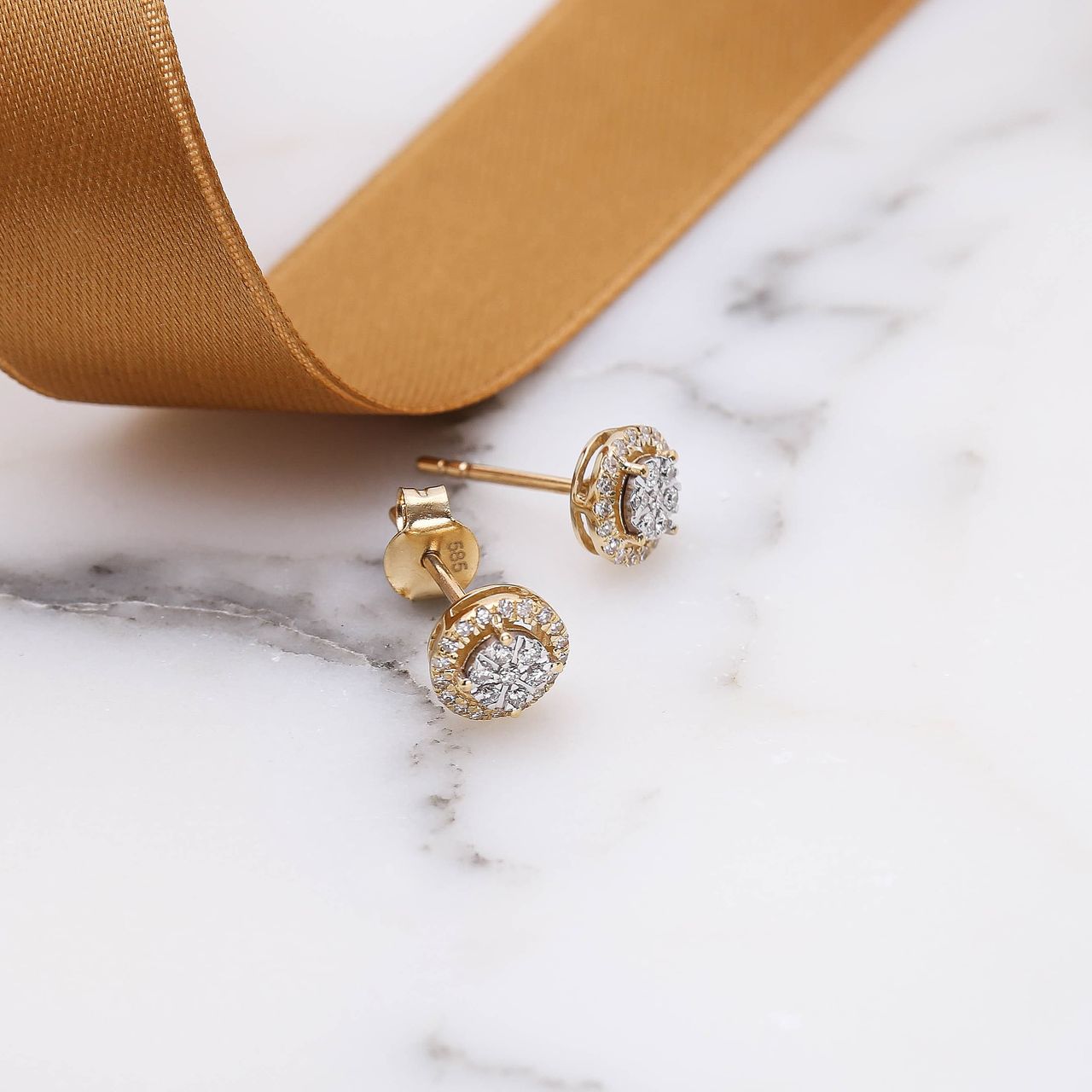 14K gouden oorbellen entourage met diamant 0,23ct