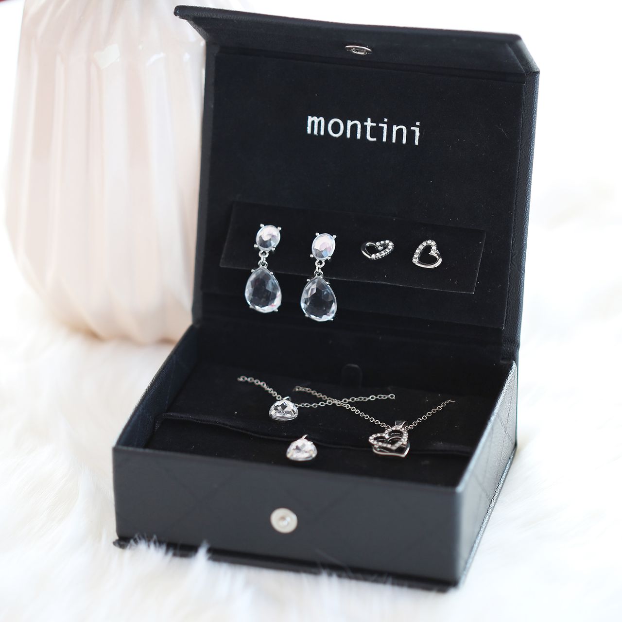 Montini set met 2 oorbellen en 3 kettingen