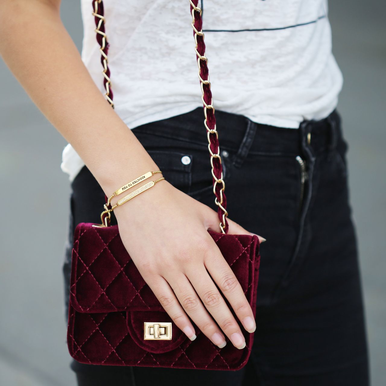 Stalen goldplated plaatarmband met rood kristal voor dames