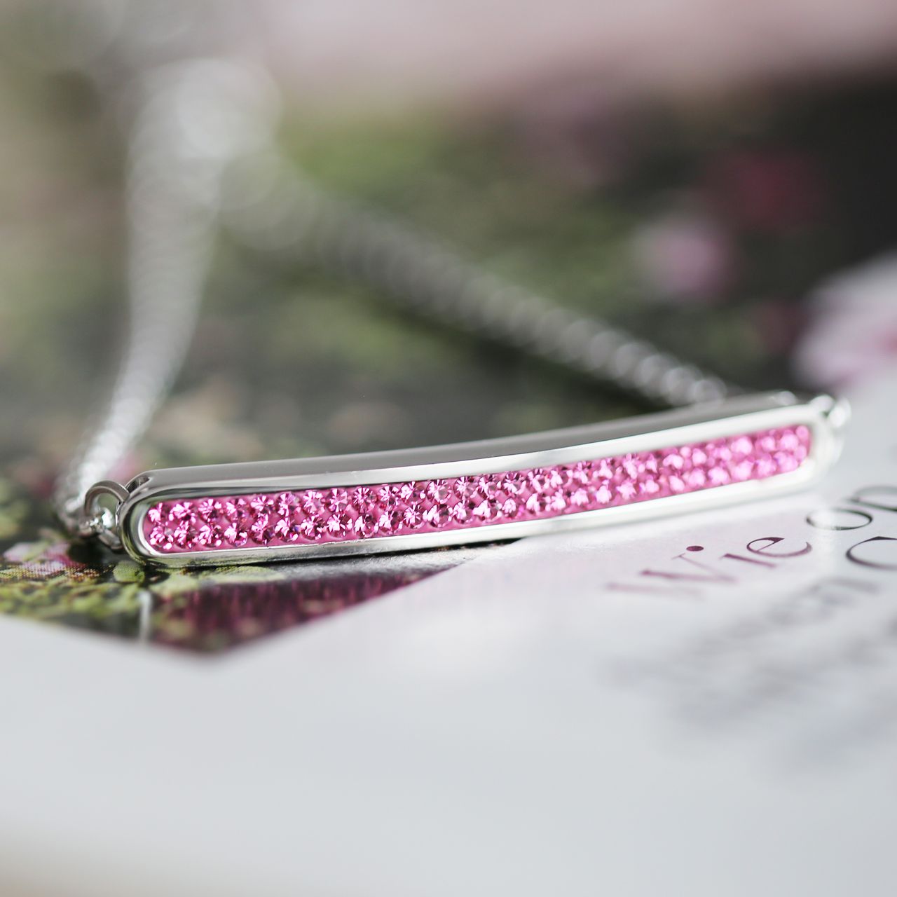 Gerecycled stalen plaatarmband pink kristal