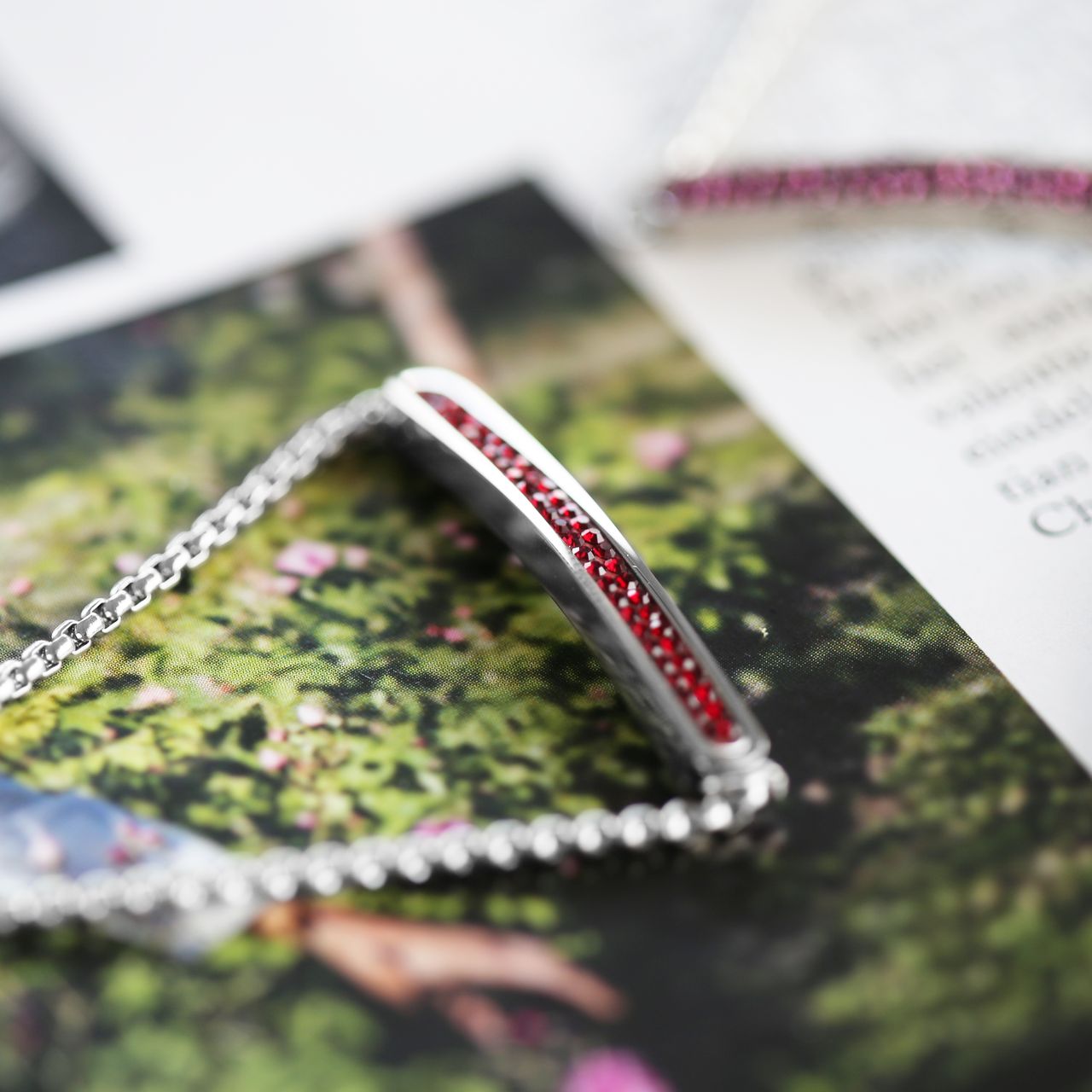 Gerecycled stainless steel plaatarmband light siam kristal