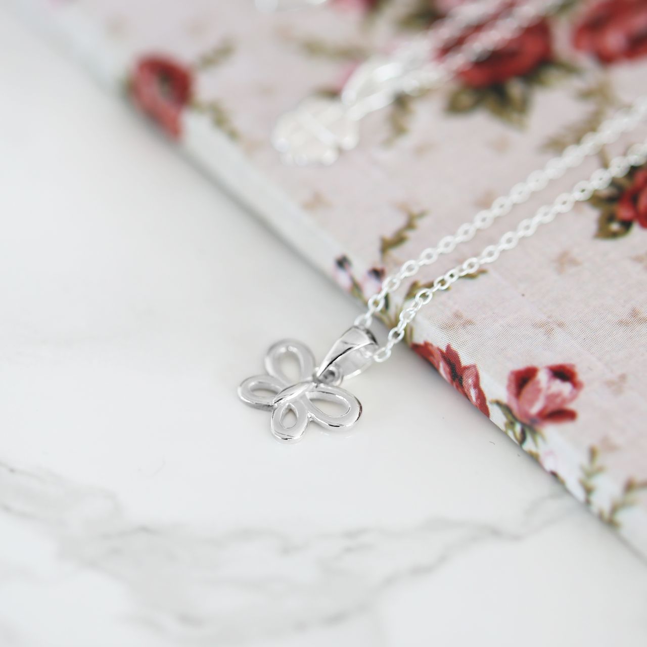 Zilveren kinderketting vlinder