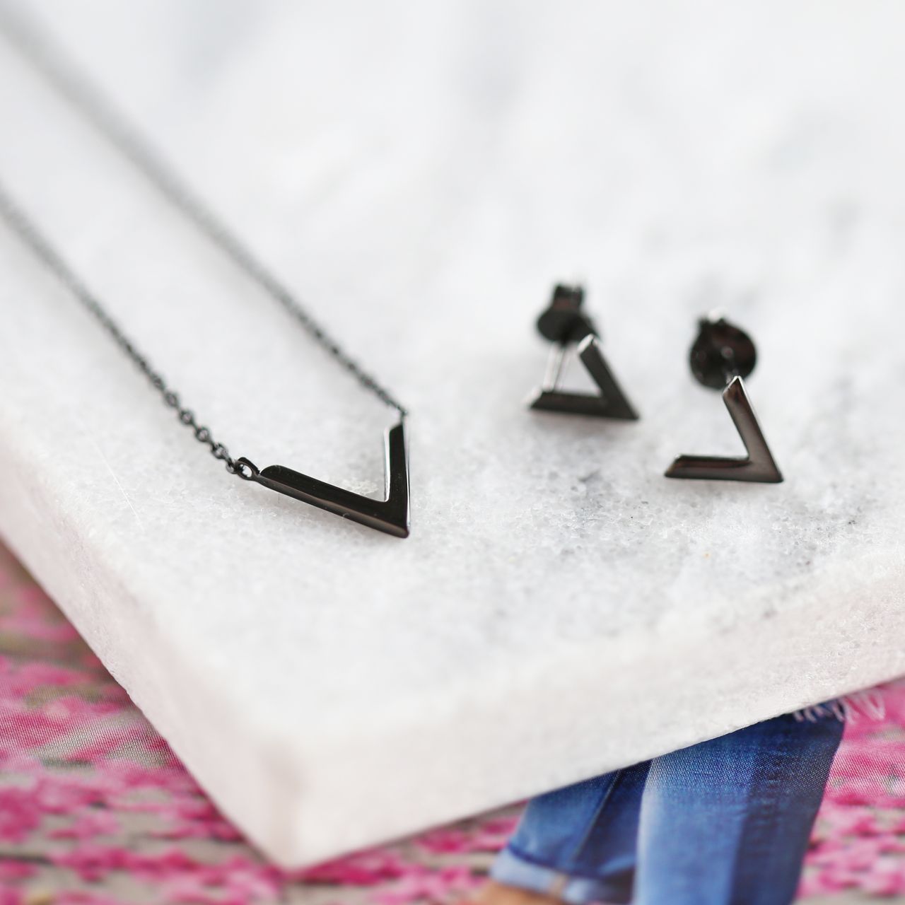 Zilveren oorknoppen blackplated v voor dames