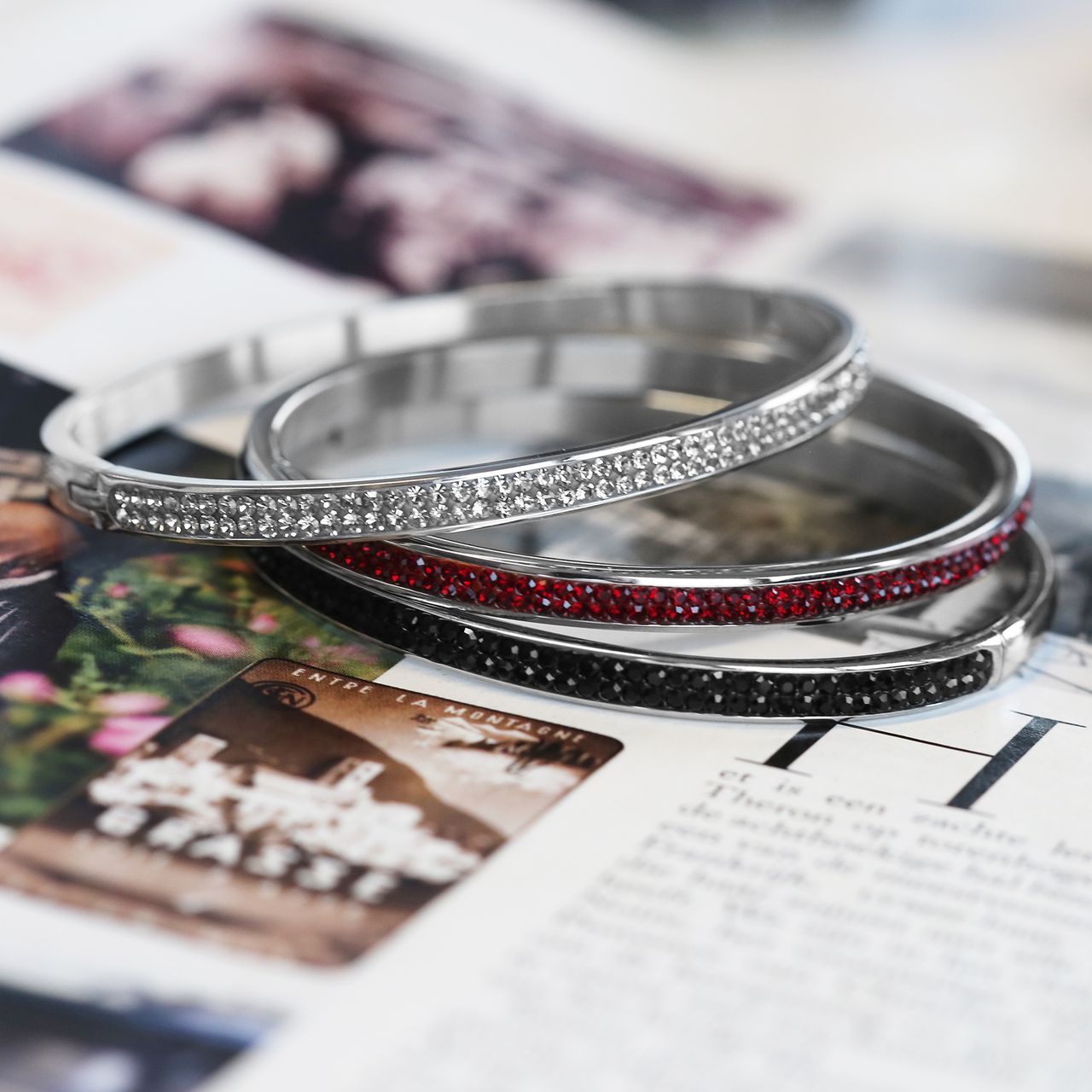 Gerecycleerd stainless steel armband met siam kristal