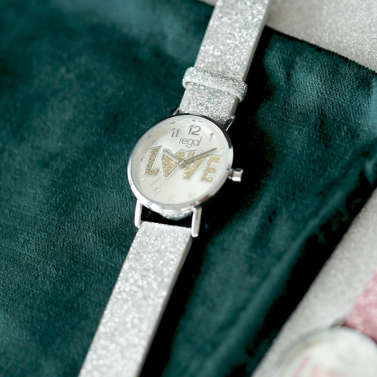 Regal glitter horloge met een zilverkleurige band