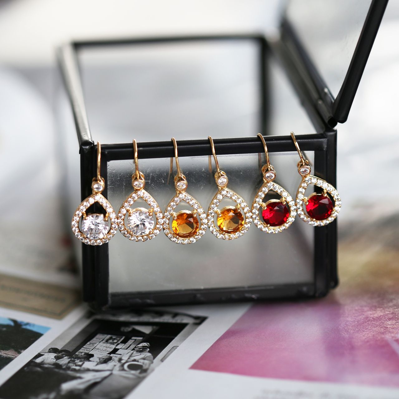 Goldplated oorbellen met ruby zirkonia