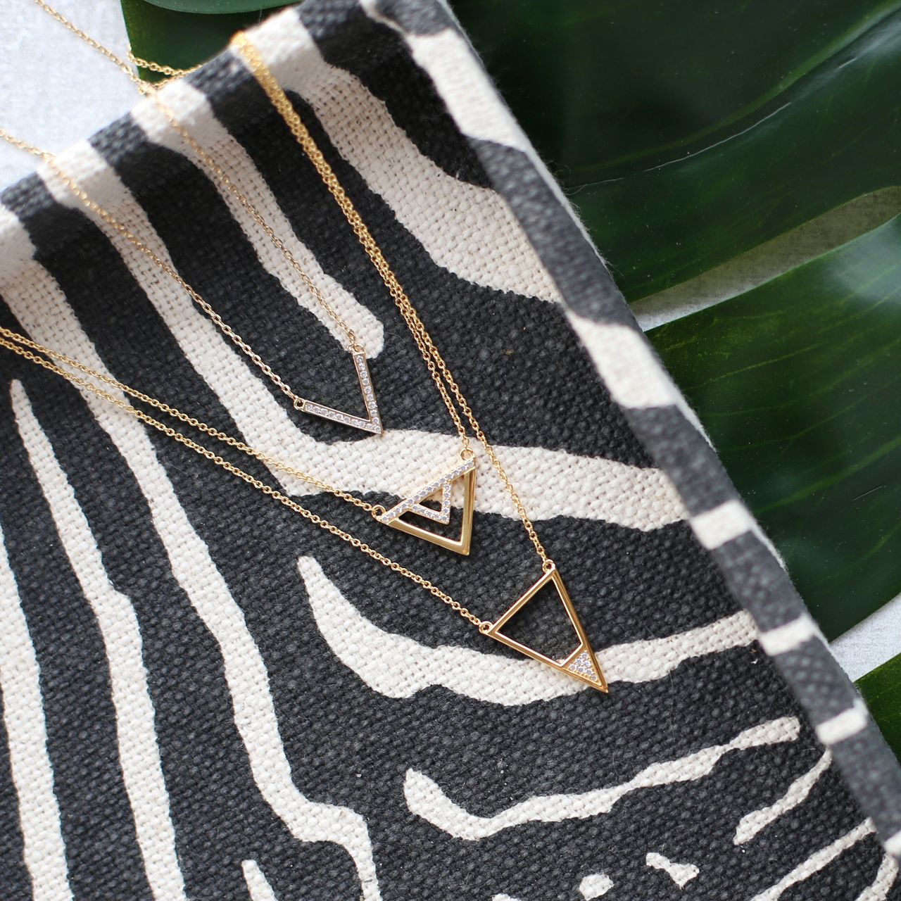 Goldplated ketting met hanger V met zirkonia voor dames