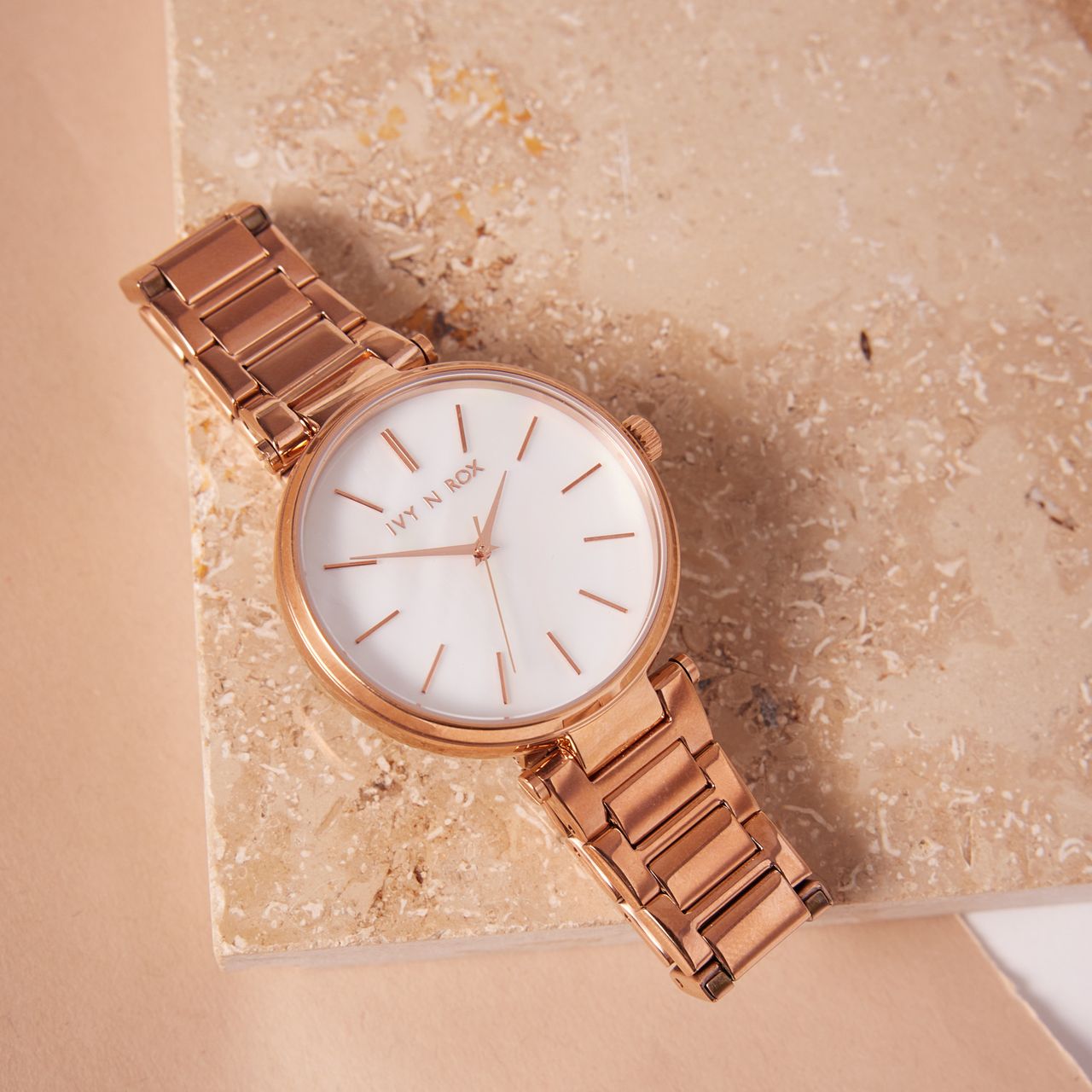 Ivy N Rox horloge met een rosekleurige band