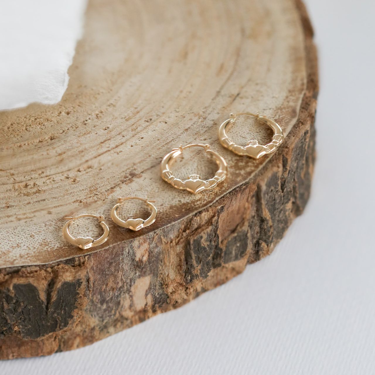 375 Gold Ohrringe, oval, mit Herz