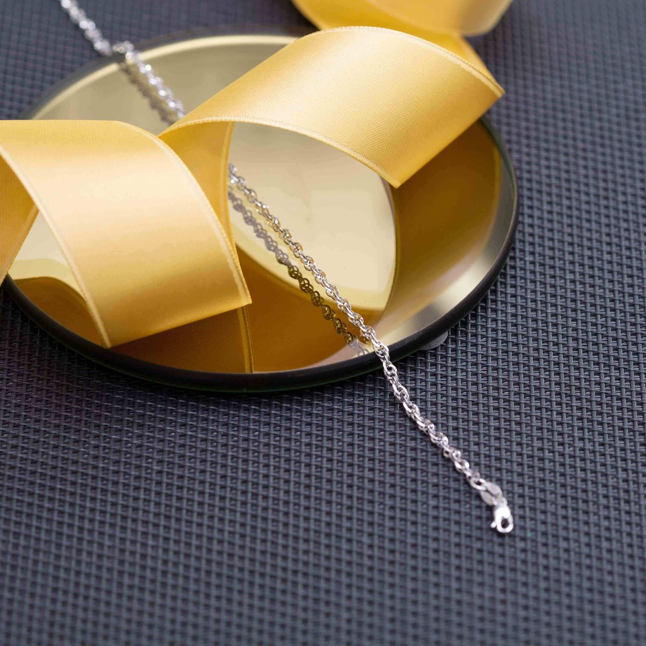 Armband aus 375 Gold mit Diamantschliff, weiß