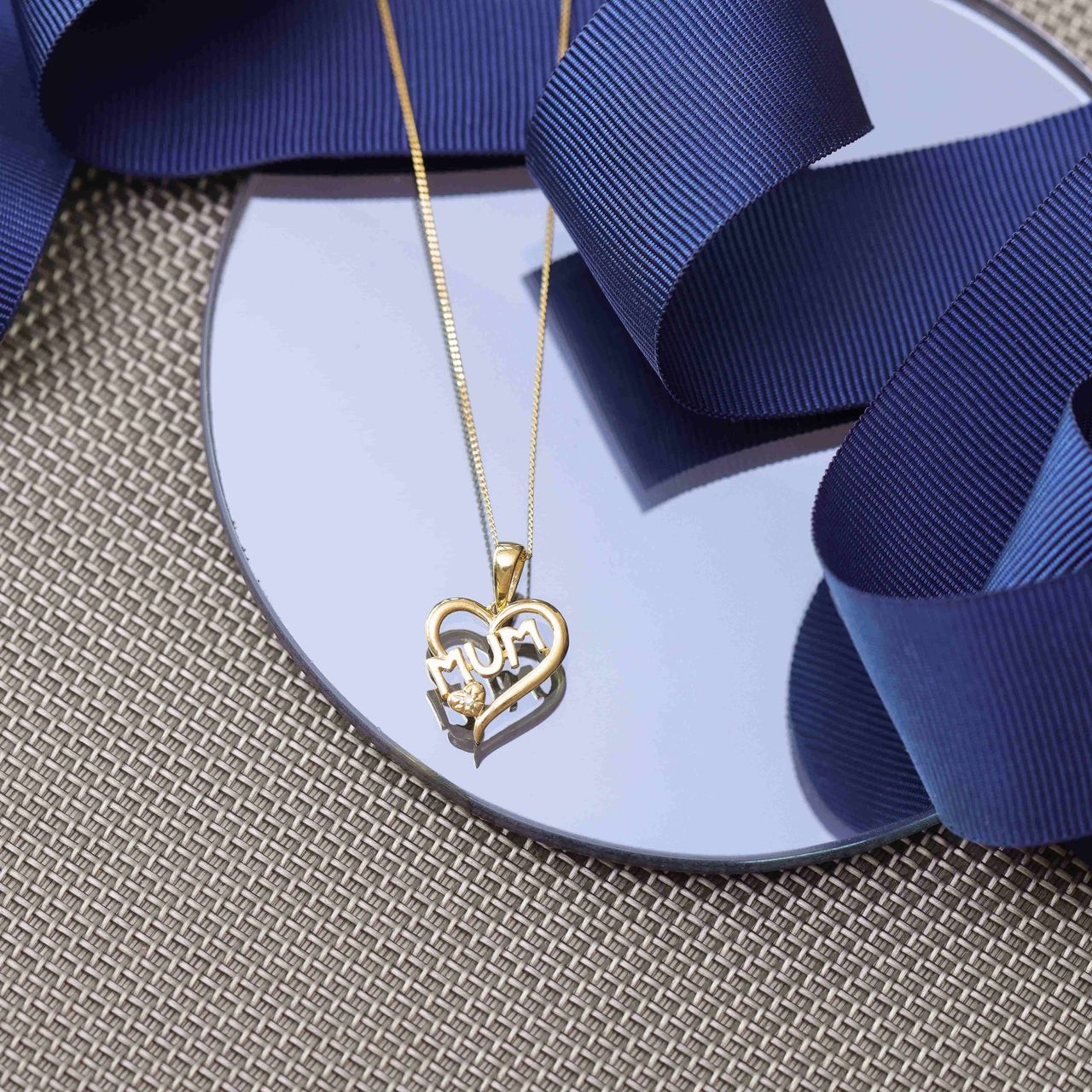 375 Gold Halskette mit Herzanhänger mit Diamant