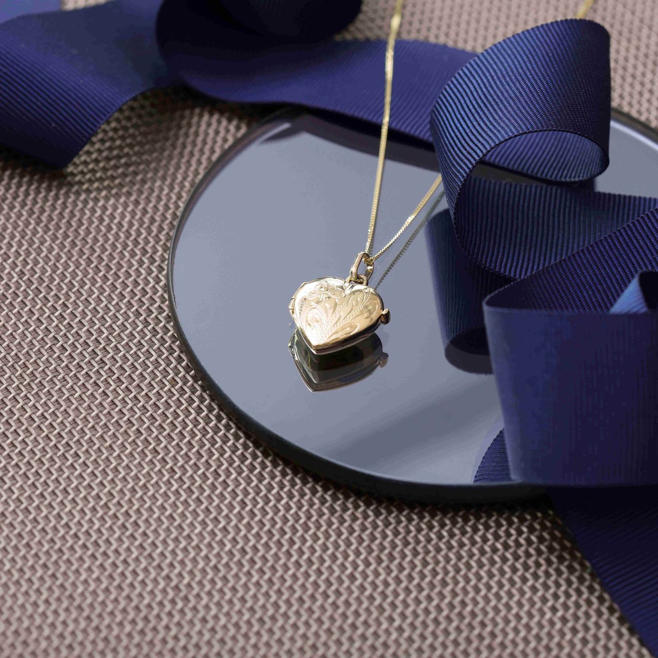 9 Karaat ketting met hartmedaillon met bloemen
