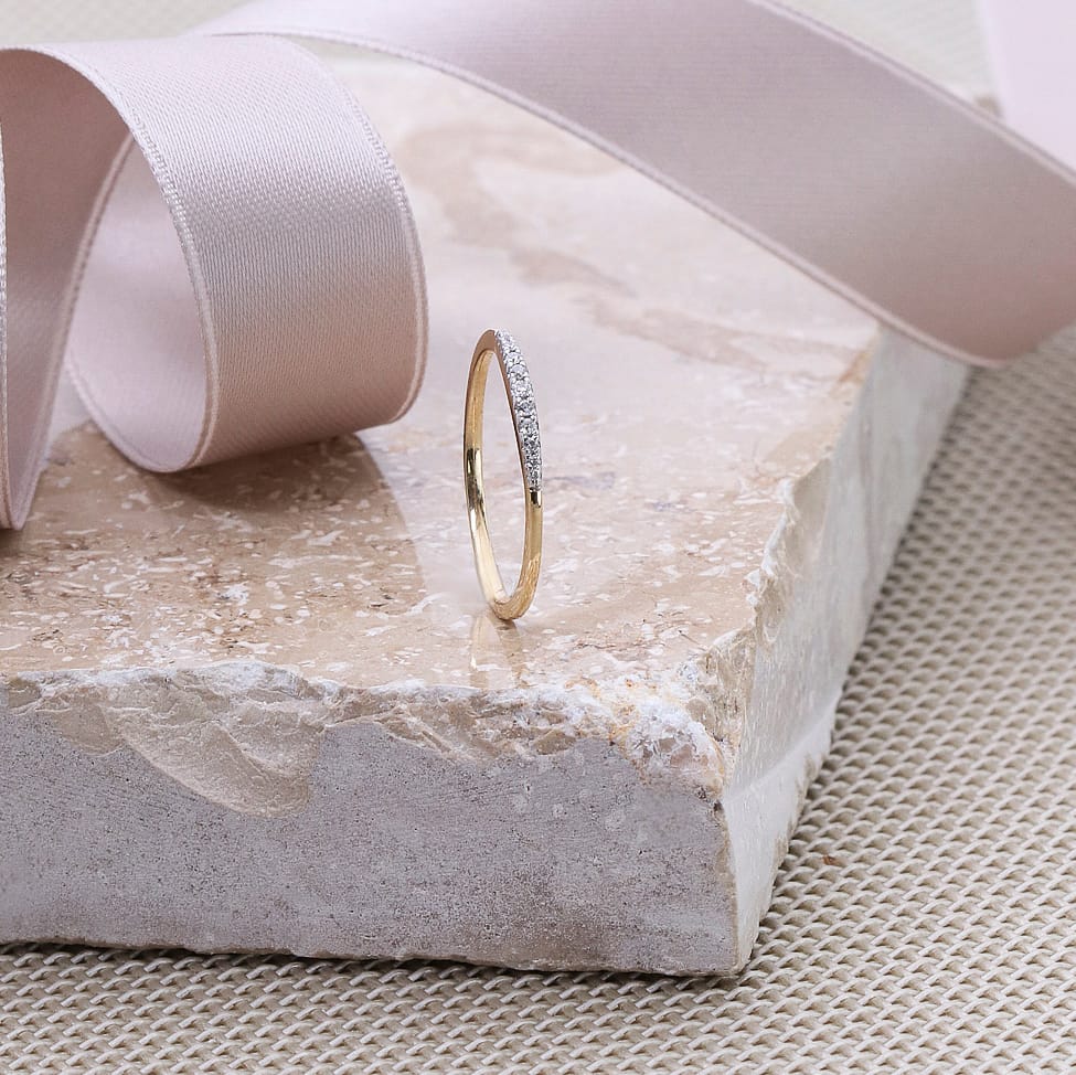 Ring, 585 Gelbgold mit Diamanten (0,06 kt)