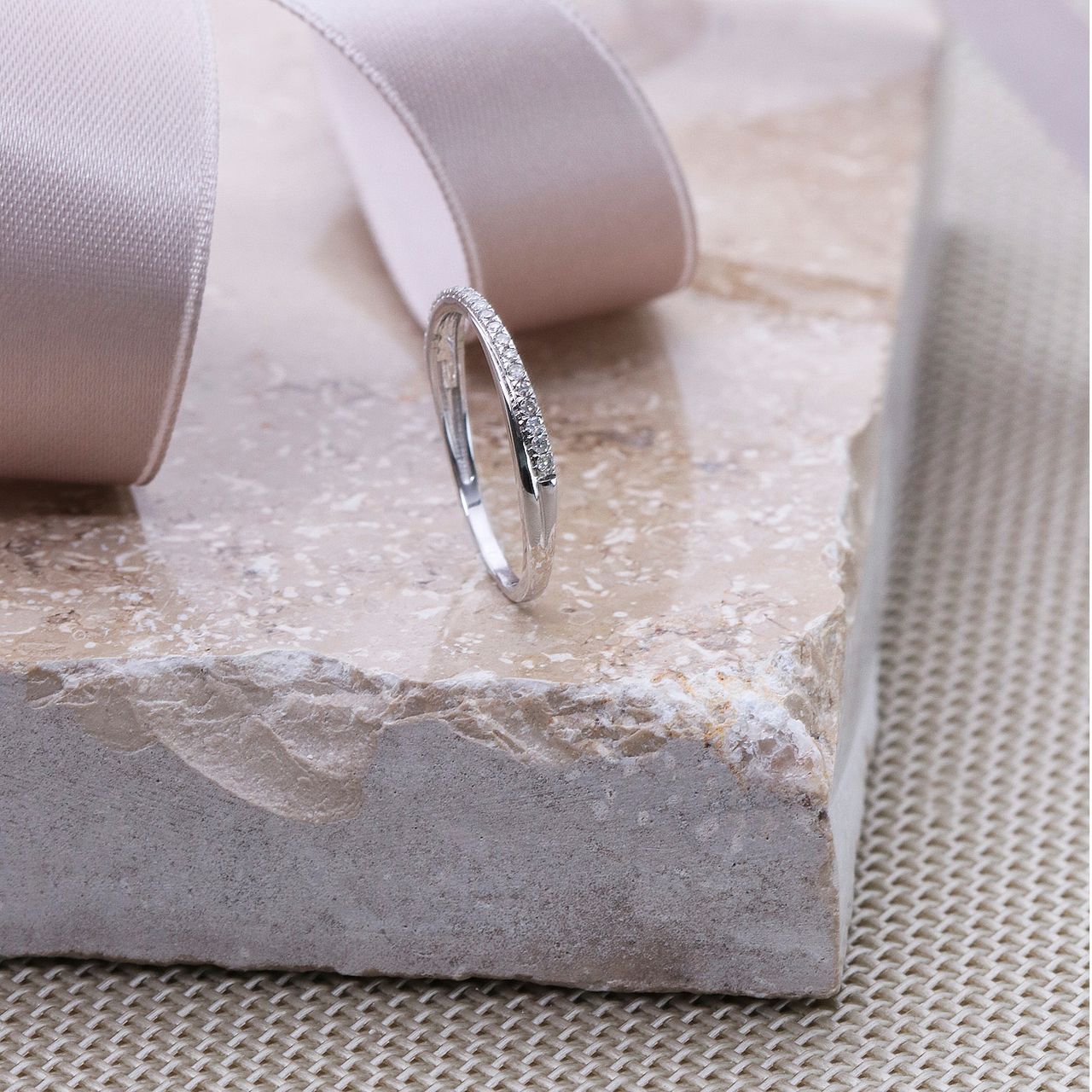 585 Weißgold-Ring mit Diamanten