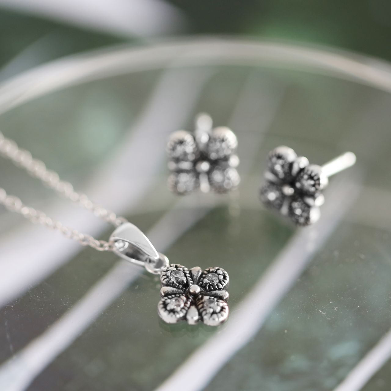 Zilveren ketting&hanger vierkant Bali met kristal