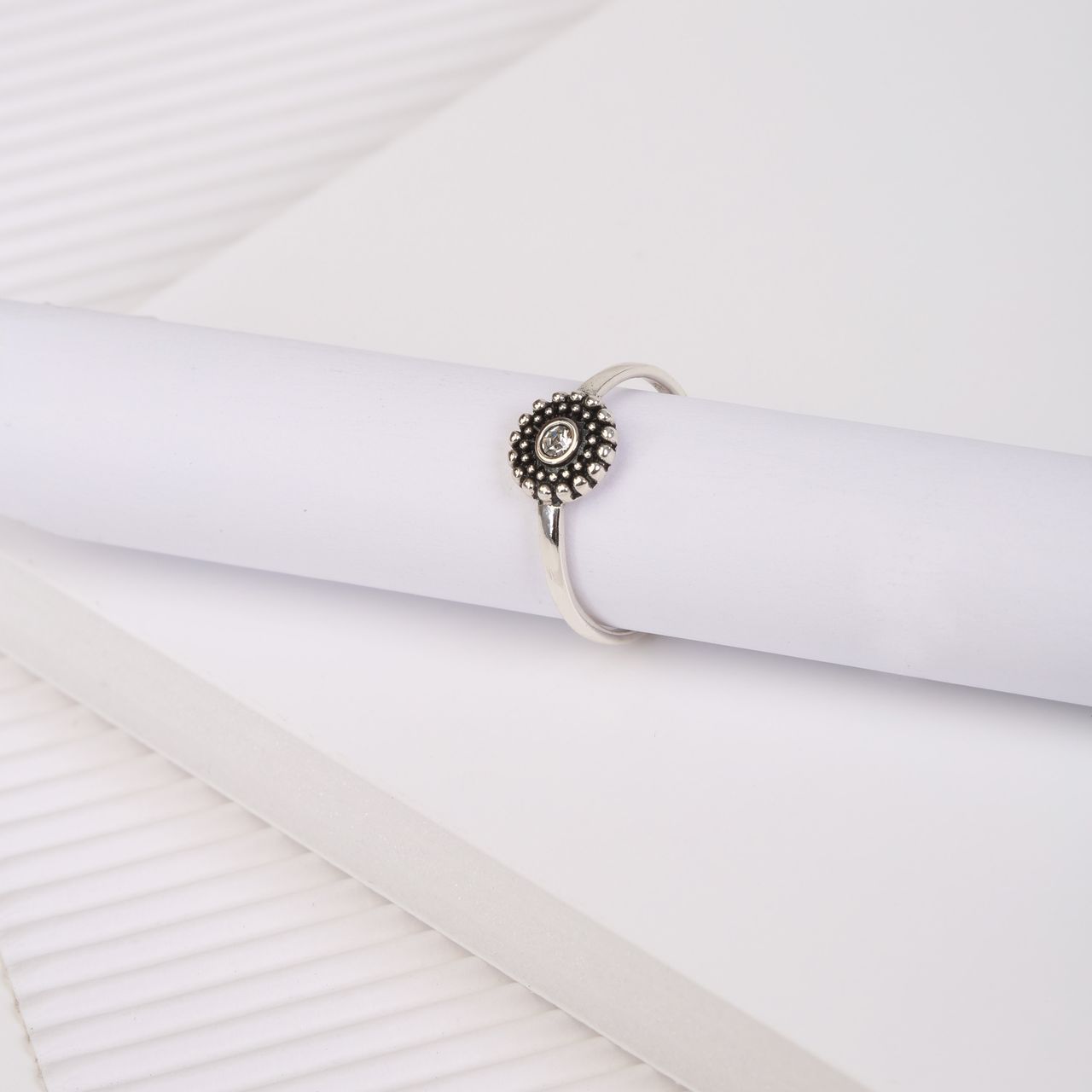 Zilveren ring rond Bali met kristal