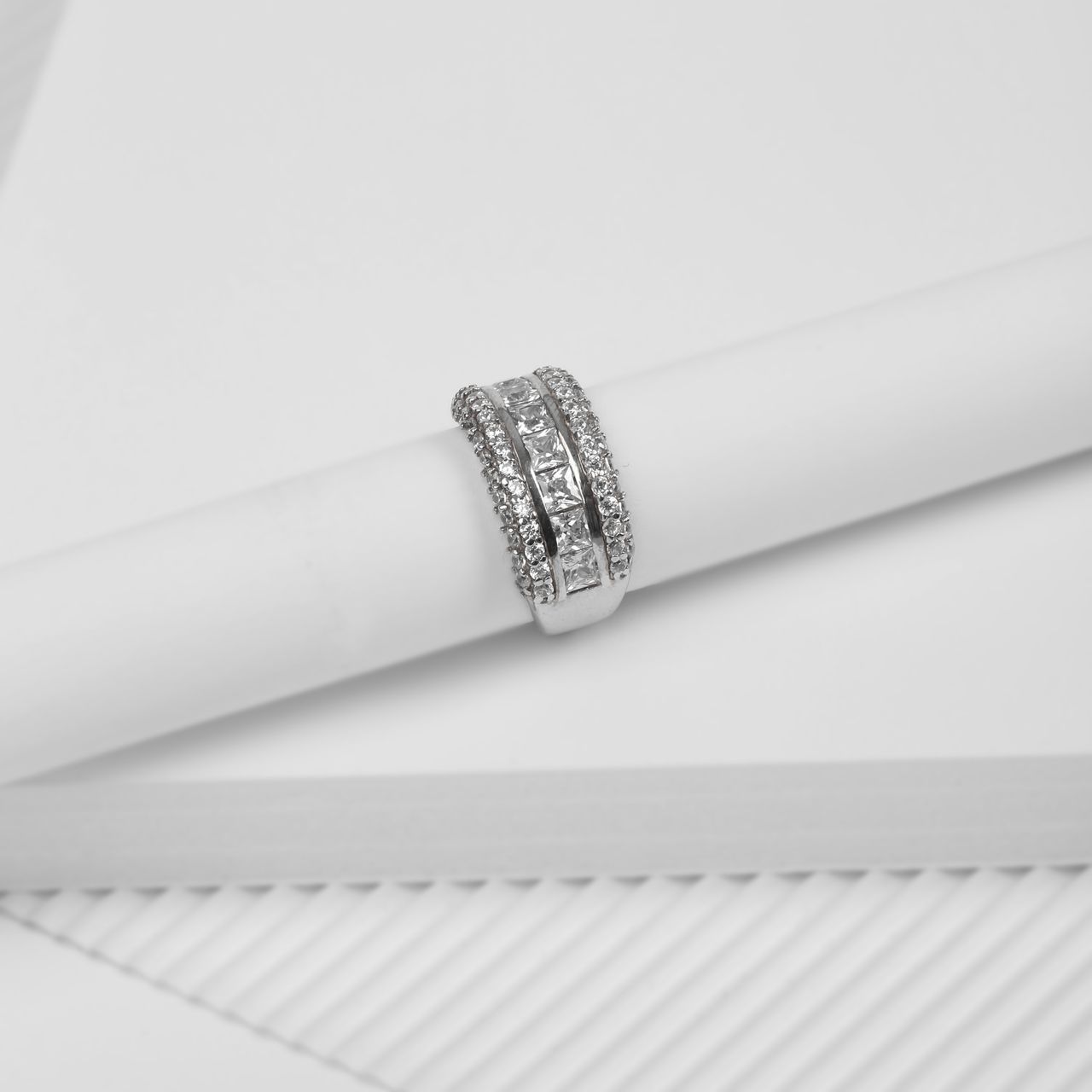 Zilveren ring breed met zirkonia