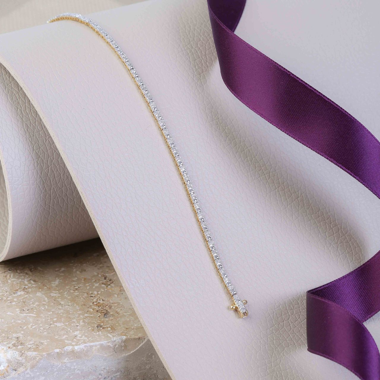 Armband aus 585 Gelbgold mit Diamant (0,49 ct)