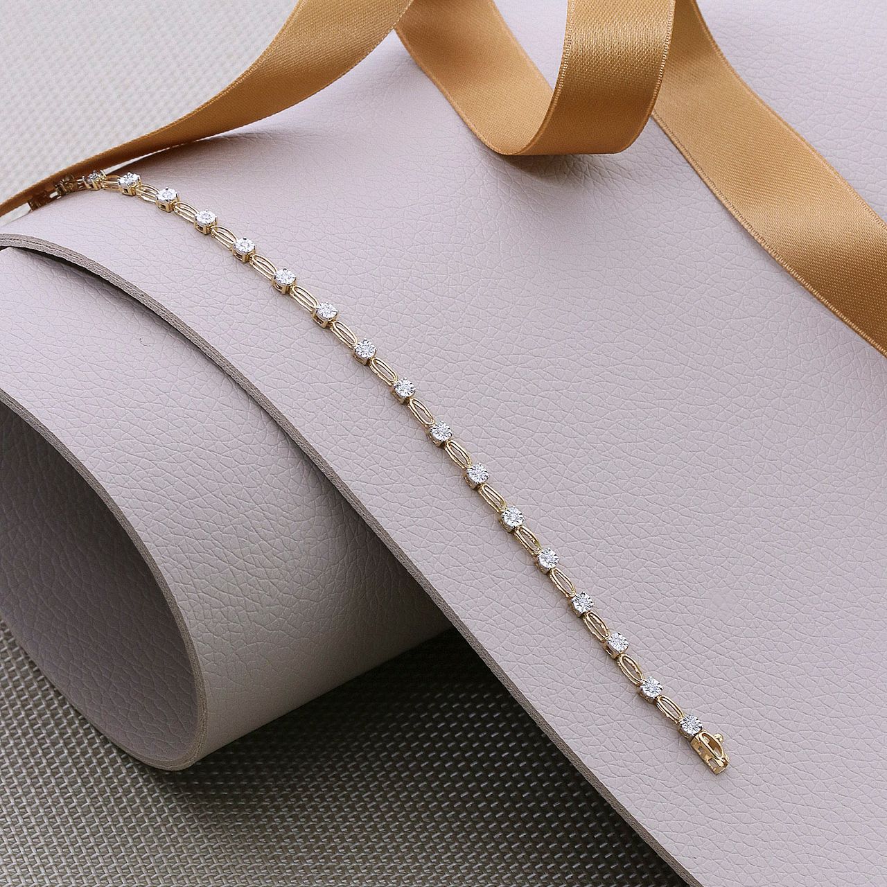 Armband aus 585 Gelbgold mit Diamant (0,25 ct)
