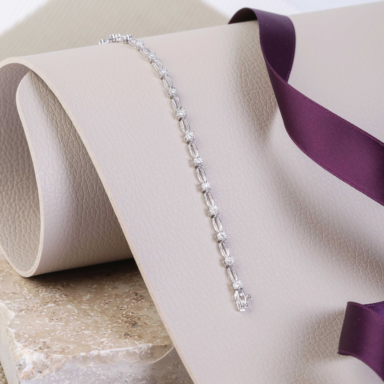 Armband aus 585 Weißgold mit Diamant (0,25 ct)