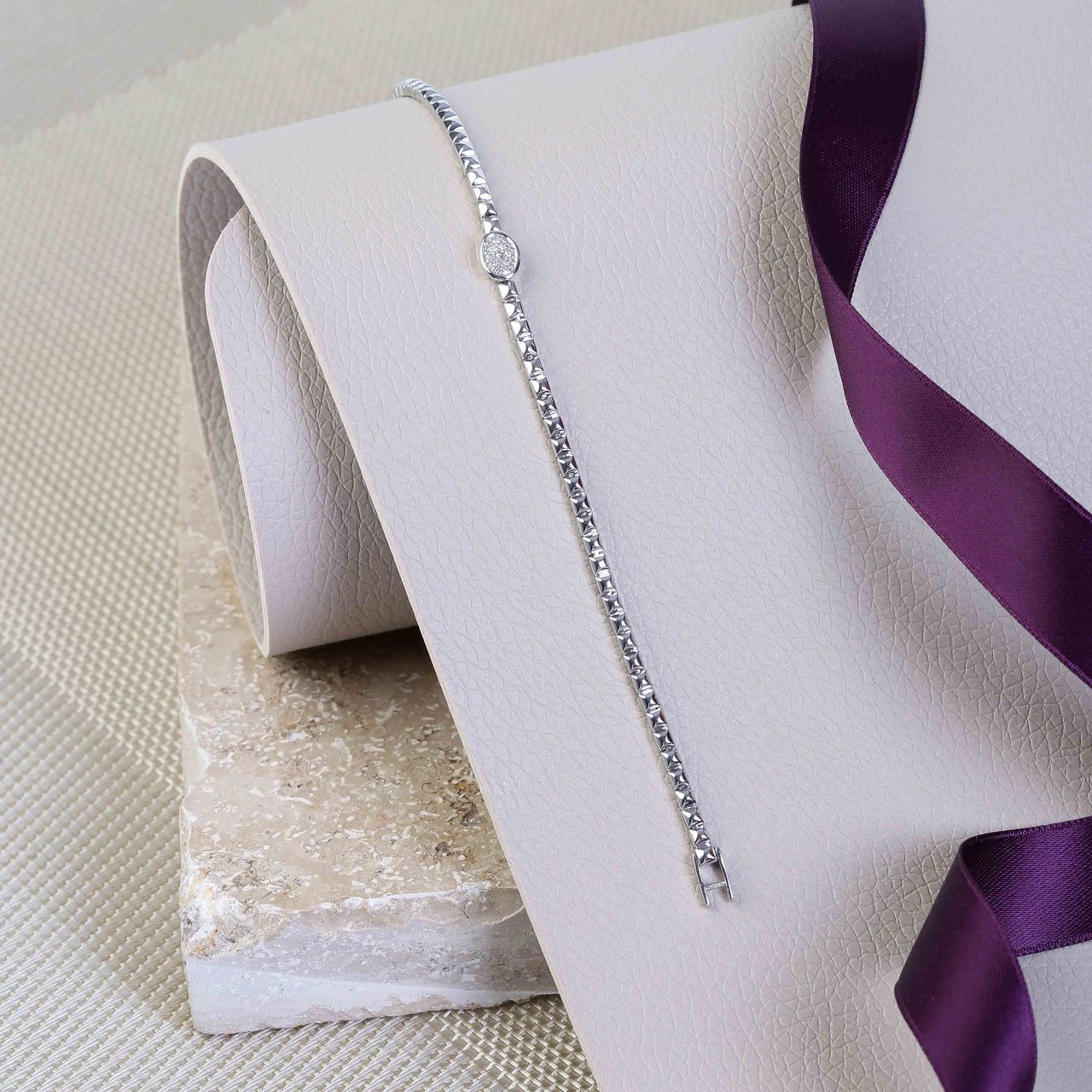 14 Karaat witgouden tennisarmband met diamant 0,06ct