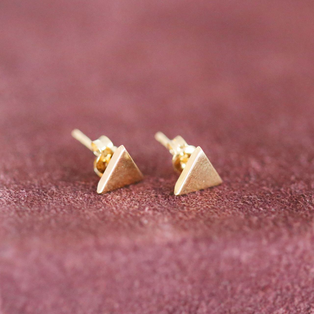 14 karaat geelgouden oorknoppen triangle 6mm voor dames